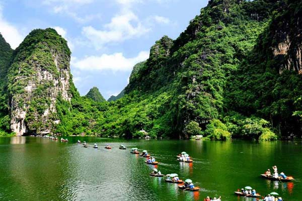 2-Day Private Tour Trang An - Mua cave - Cuc Phuong National Park